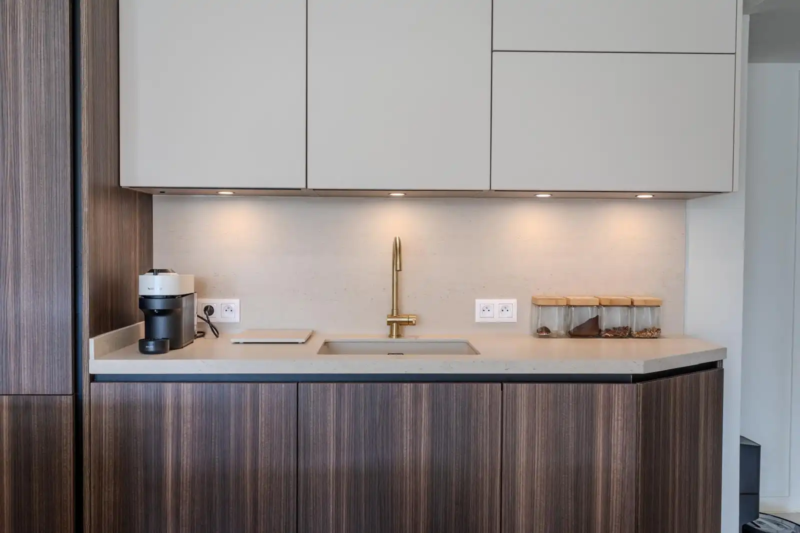 Cocina de Apartamento de alquiler en Estepona con Aire acondicionado, Terraza y Piscina