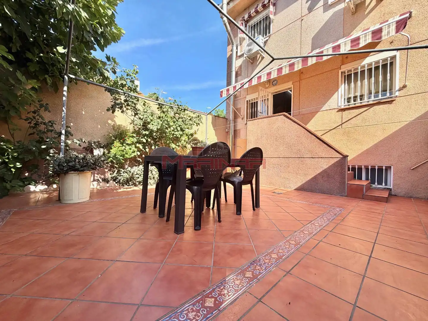 Terrasse von Einfamilien-Reihenhaus zum Verkauf in Seseña mit Klimaanlage, Heizung und Privatgarten
