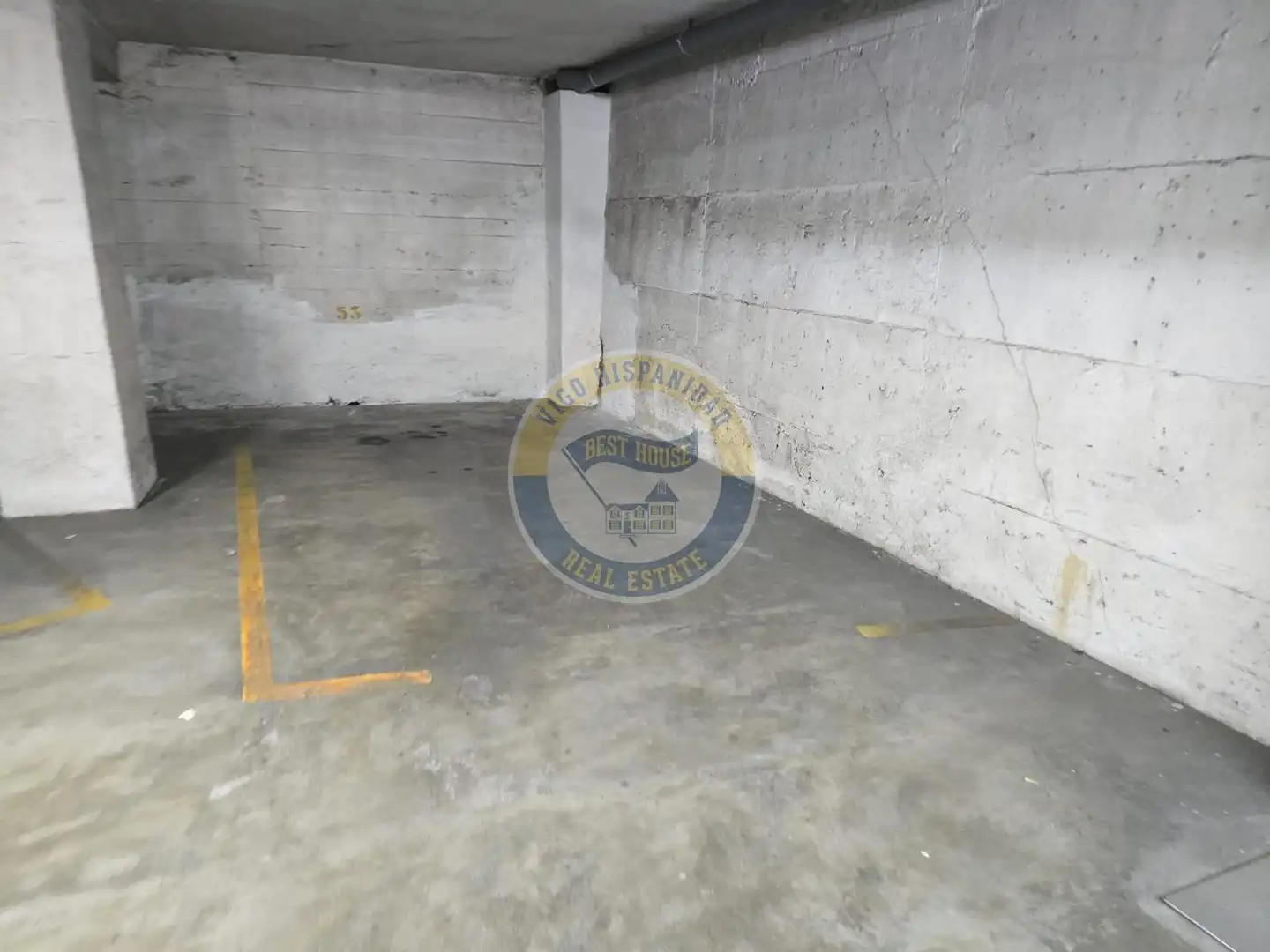 Parking de Piso de alquiler en Vigo  con Calefacción, Parquet y Balcón