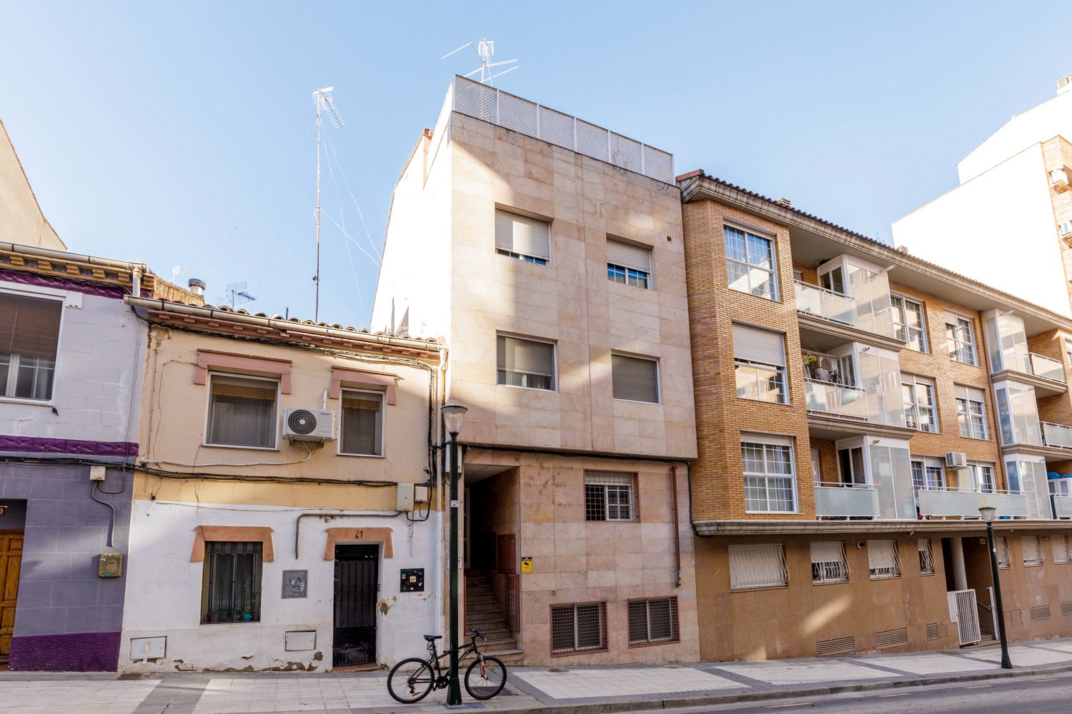 Exterior view of Duplex for sale in  Zaragoza Capital  with Air Conditioner, Terrace and Storage room
