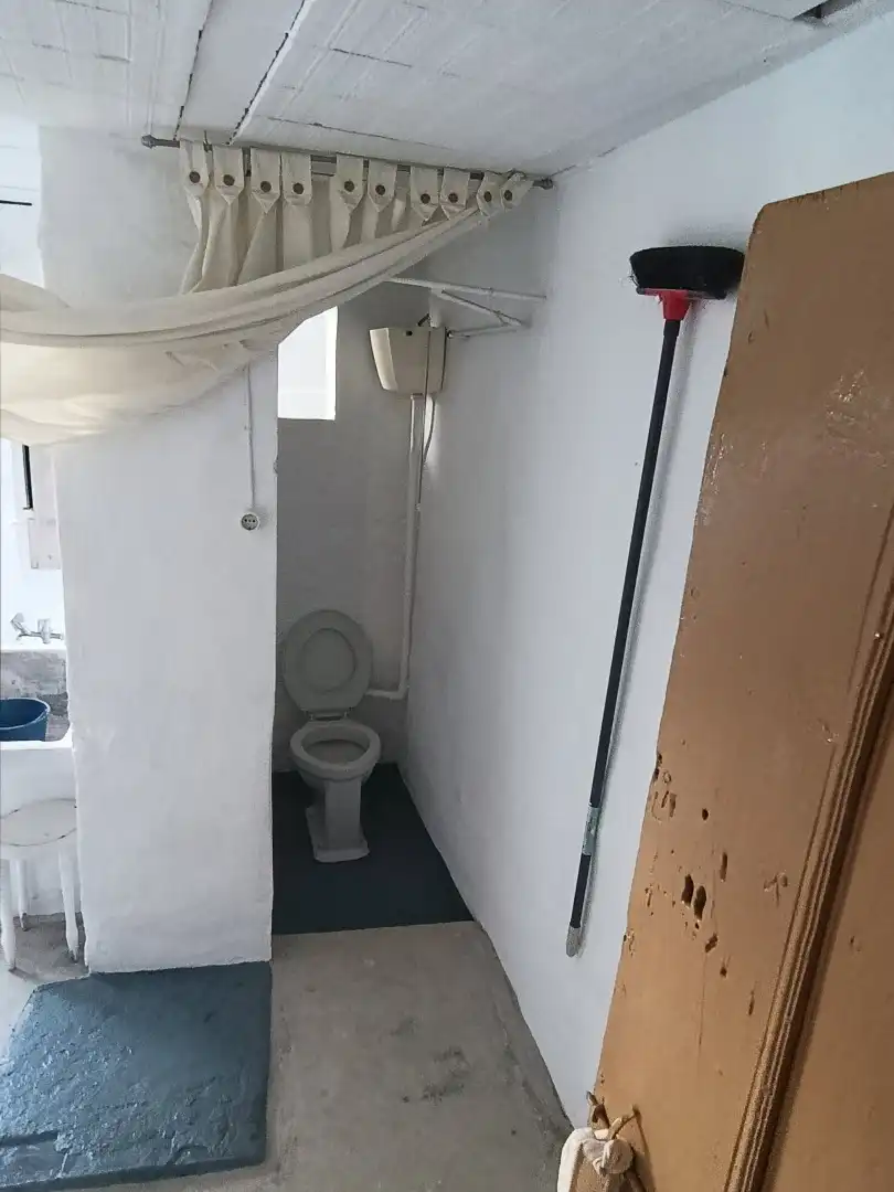 Bany de Casa adosada en venda en Iznájar amb Aire condicionat, Terrassa i Moblat