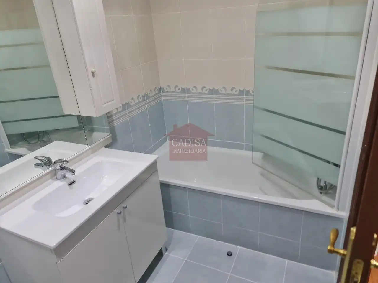 Bathroom of Flat for rent in Villamayor  with Heating, Swimming Pool and Furnished