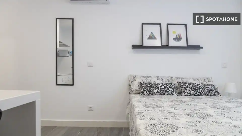 Habitación de Piso de alquiler en Madrid con Aire acondicionado, Calefacción y Amueblado