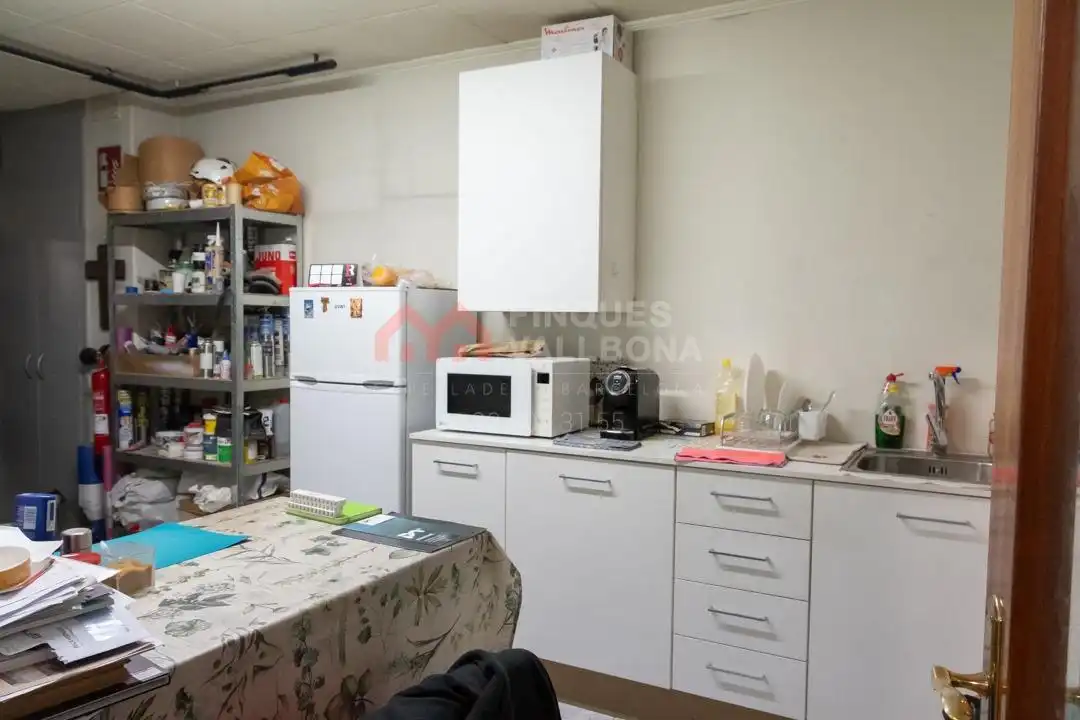 Küche von Fabrikhallen zum Verkauf in Igualada