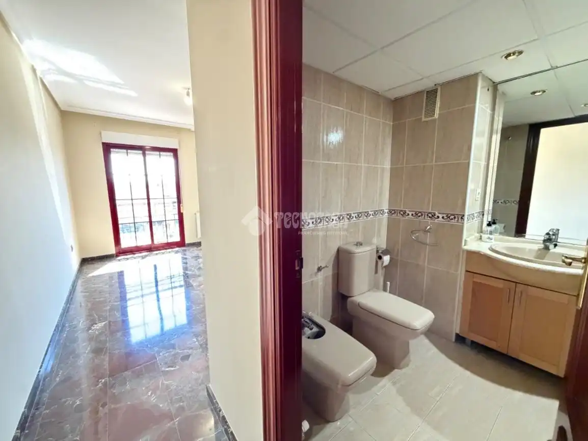 Badezimmer von Wohnung zum Verkauf in Jaén mit Terrasse