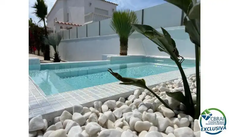 Xalet amb piscina en venda a Falconera 24