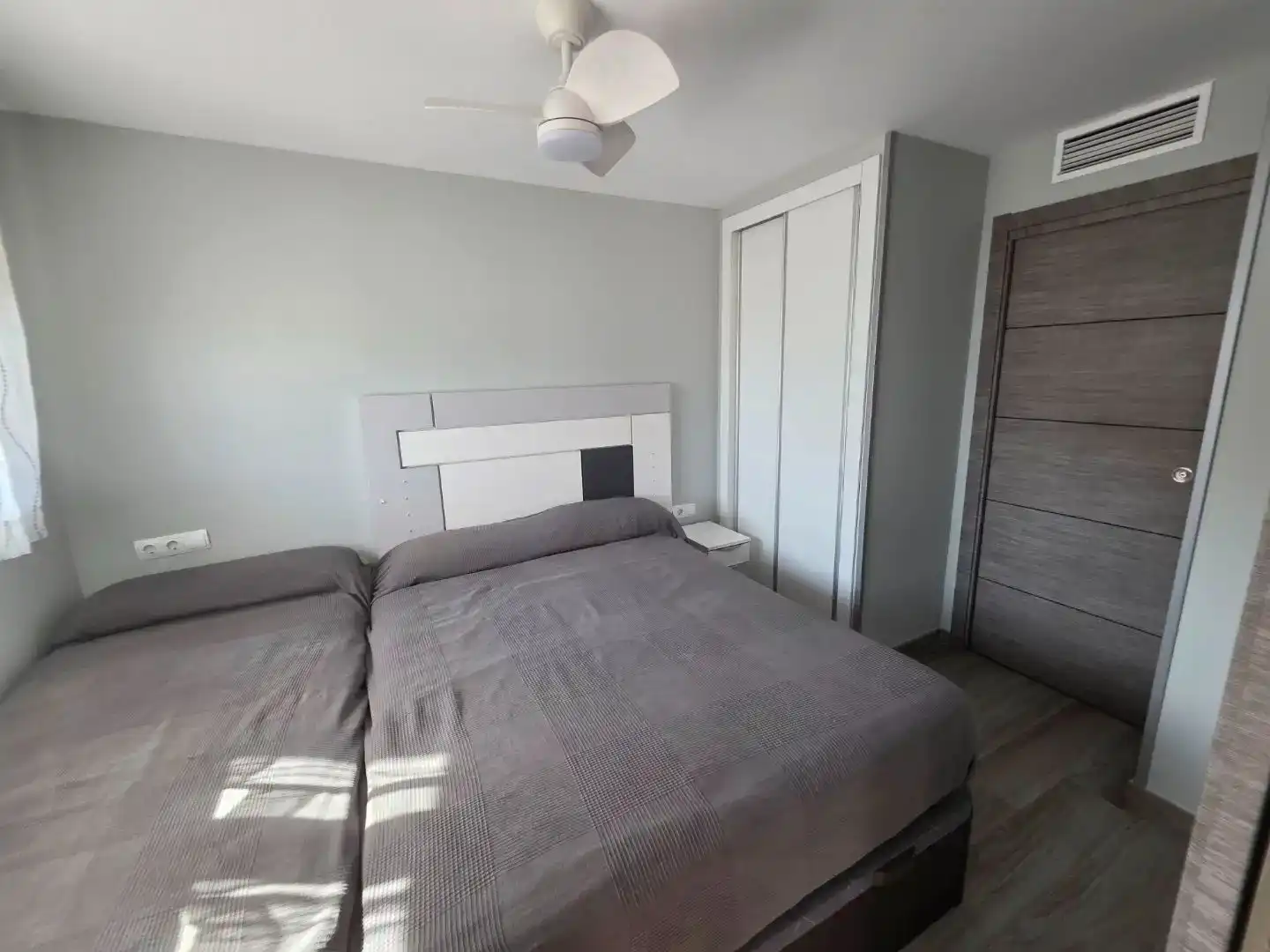 Schlafzimmer von Wohnung zur Miete in Gandia mit Klimaanlage, Schwimmbad und Möbliert