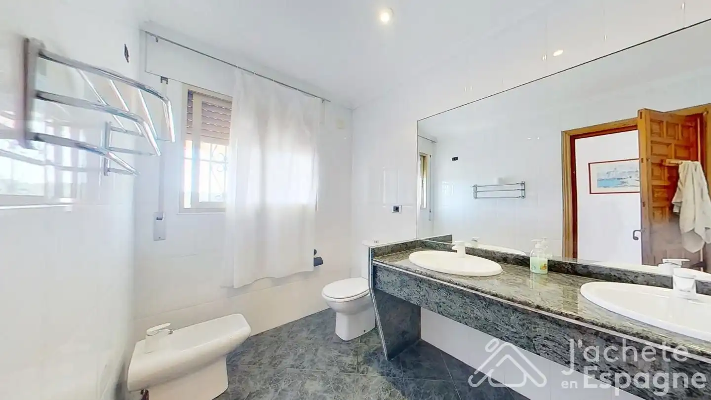 Bathroom of Country homes for sale in Quart de les Valls  with Private garden, Terrace and Swimming Pool
