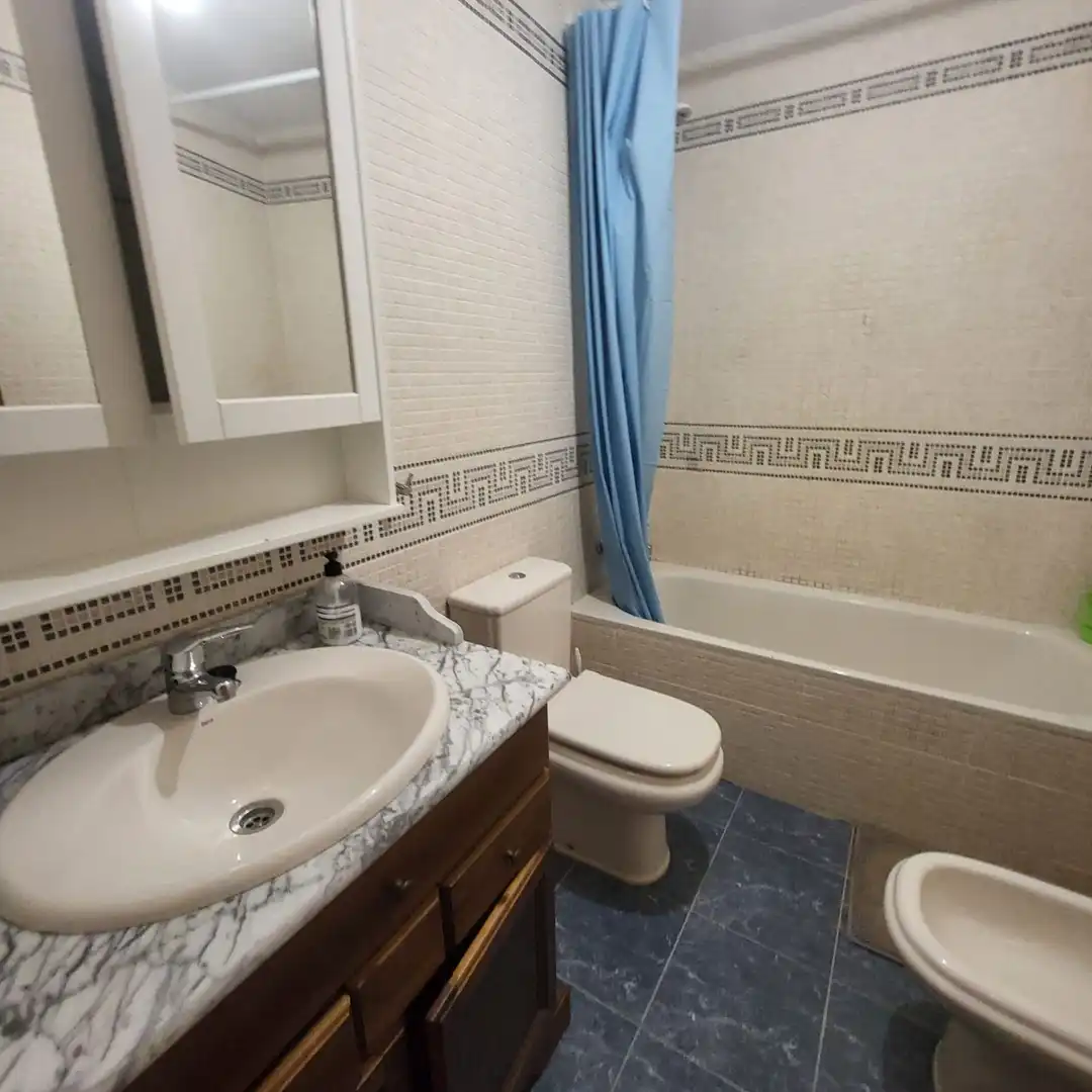 Baño de Casa o chalet de alquiler en Ávila con Calefacción y Amueblado