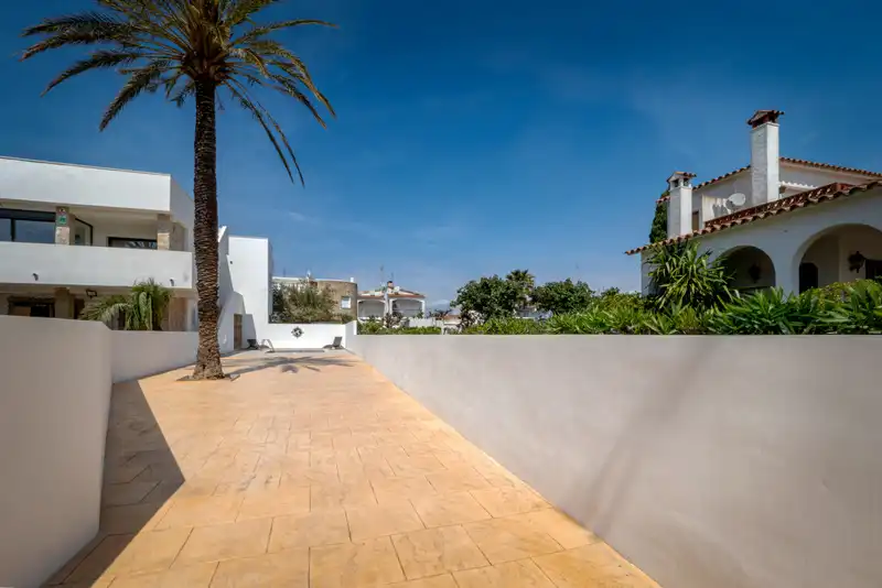 Terrace of Attic for sale in Empuriabrava  with Air Conditioner, Heating and Private garden