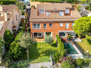 Casa bifamiliare con giardino in vendita a Teià
