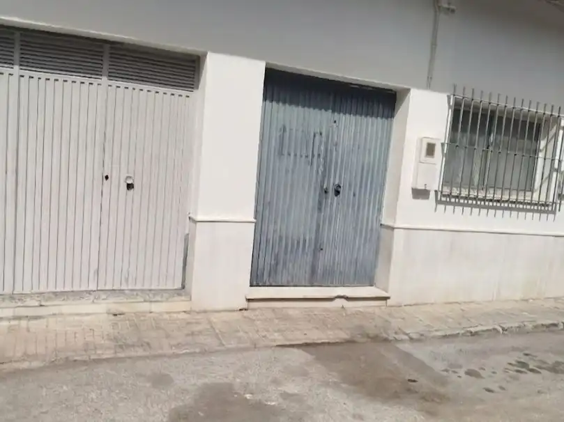 Local comercial de lloguer a Batalla de Matanza 15