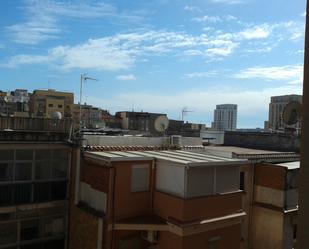 Vista exterior de Dúplex en venda en Santa Coloma de Gramenet amb Terrassa i Balcó