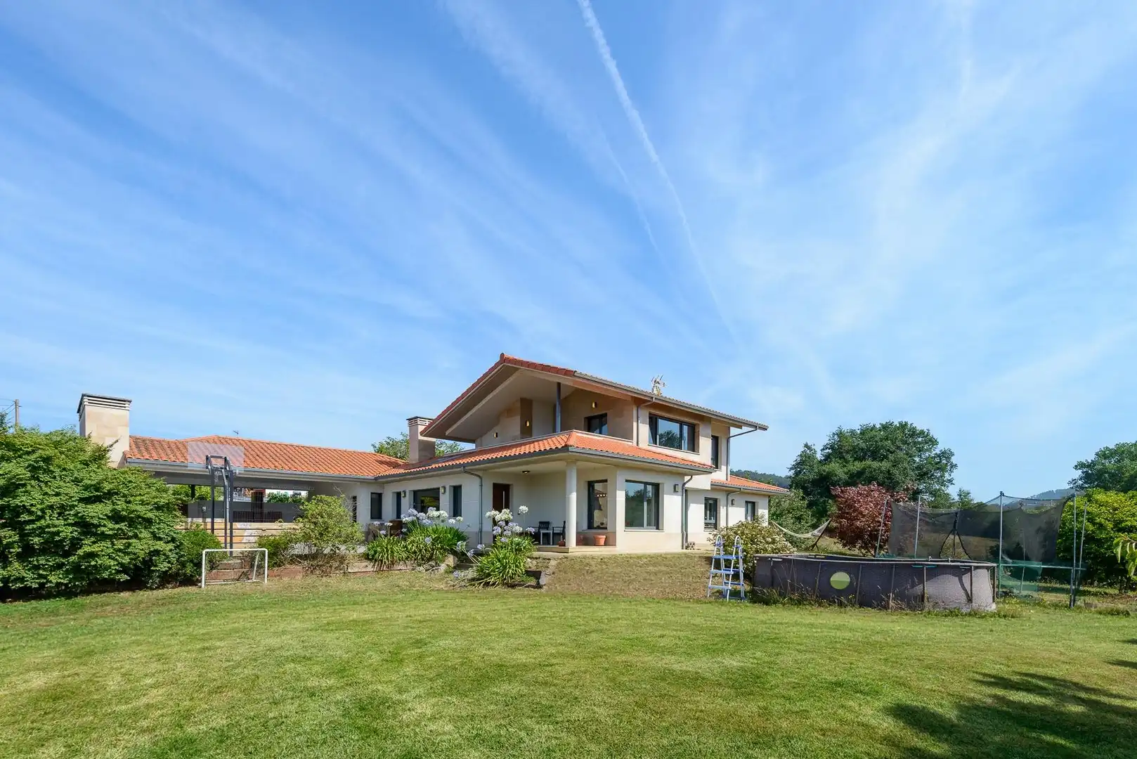 Vista exterior de Casa o chalet en venta en Llanera con Calefacción, Jardín privado y Terraza