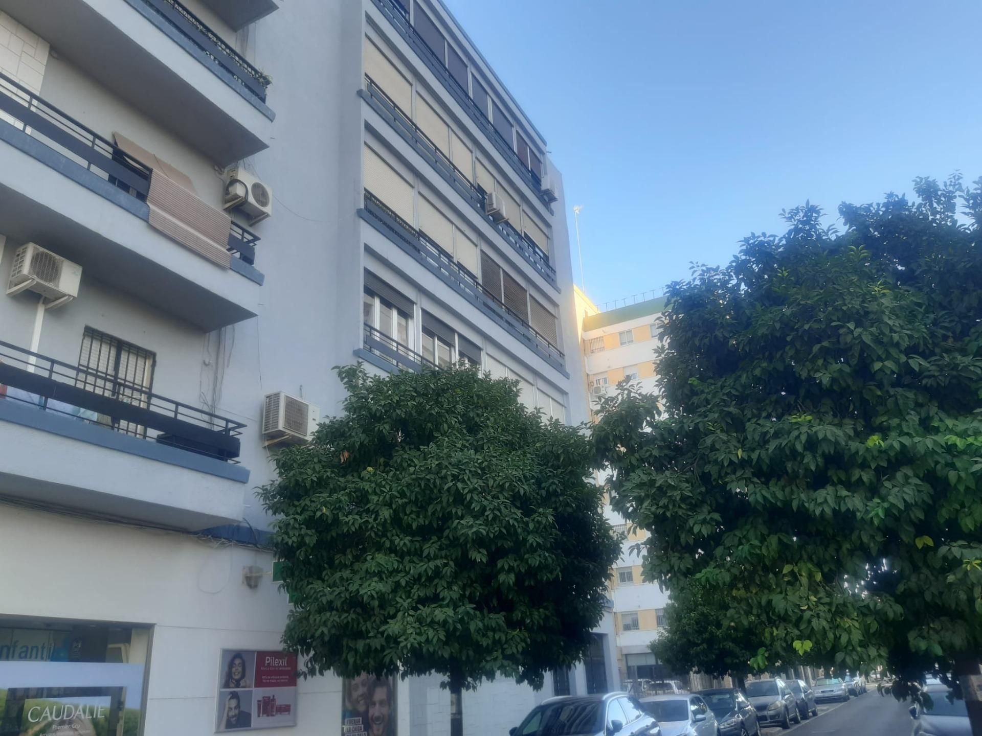 Exterior view of Flat for sale in  Sevilla Capital