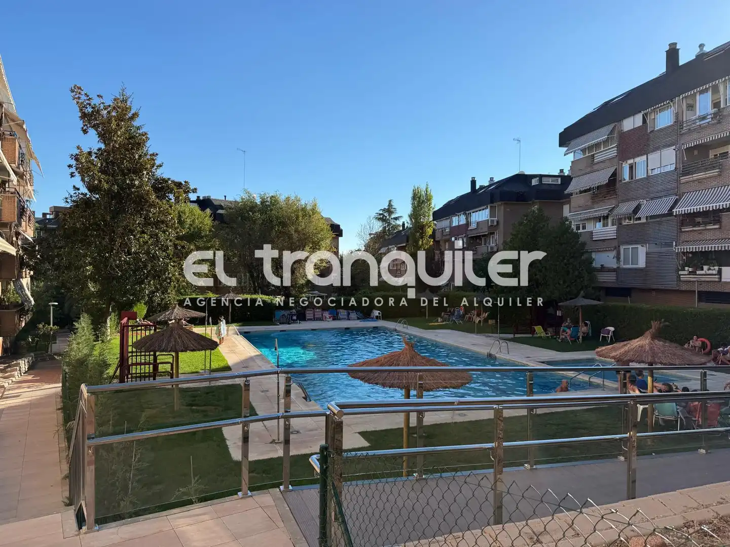 Piscina de Dúplex de alquiler en Majadahonda con Parquet, Terraza y Trastero