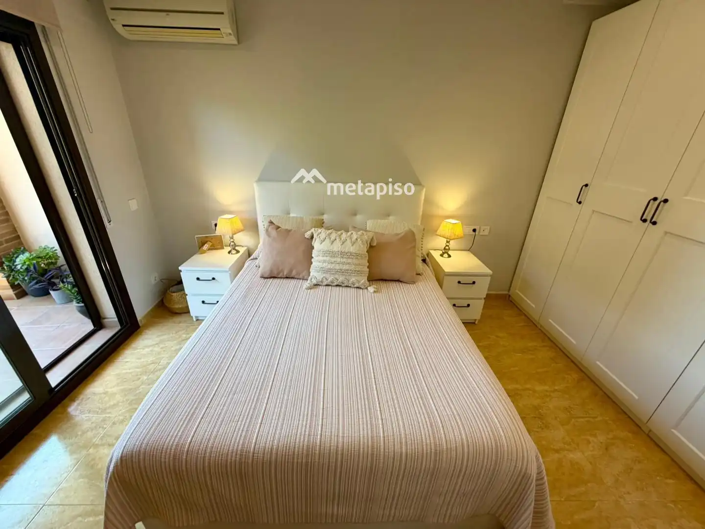Habitación de Casa adosada en venta en Santa Margarida I Els Monjos con Aire acondicionado, Calefacción y Terraza