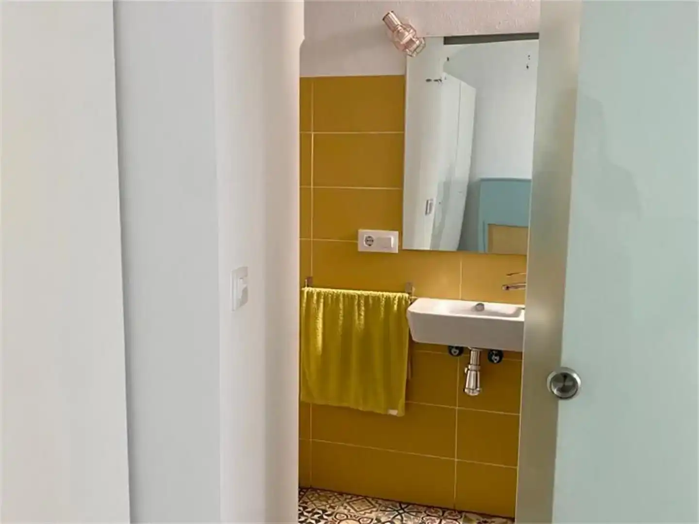 Badezimmer von Erdgeschoss zum Verkauf in Cáceres Capital mit Klimaanlage