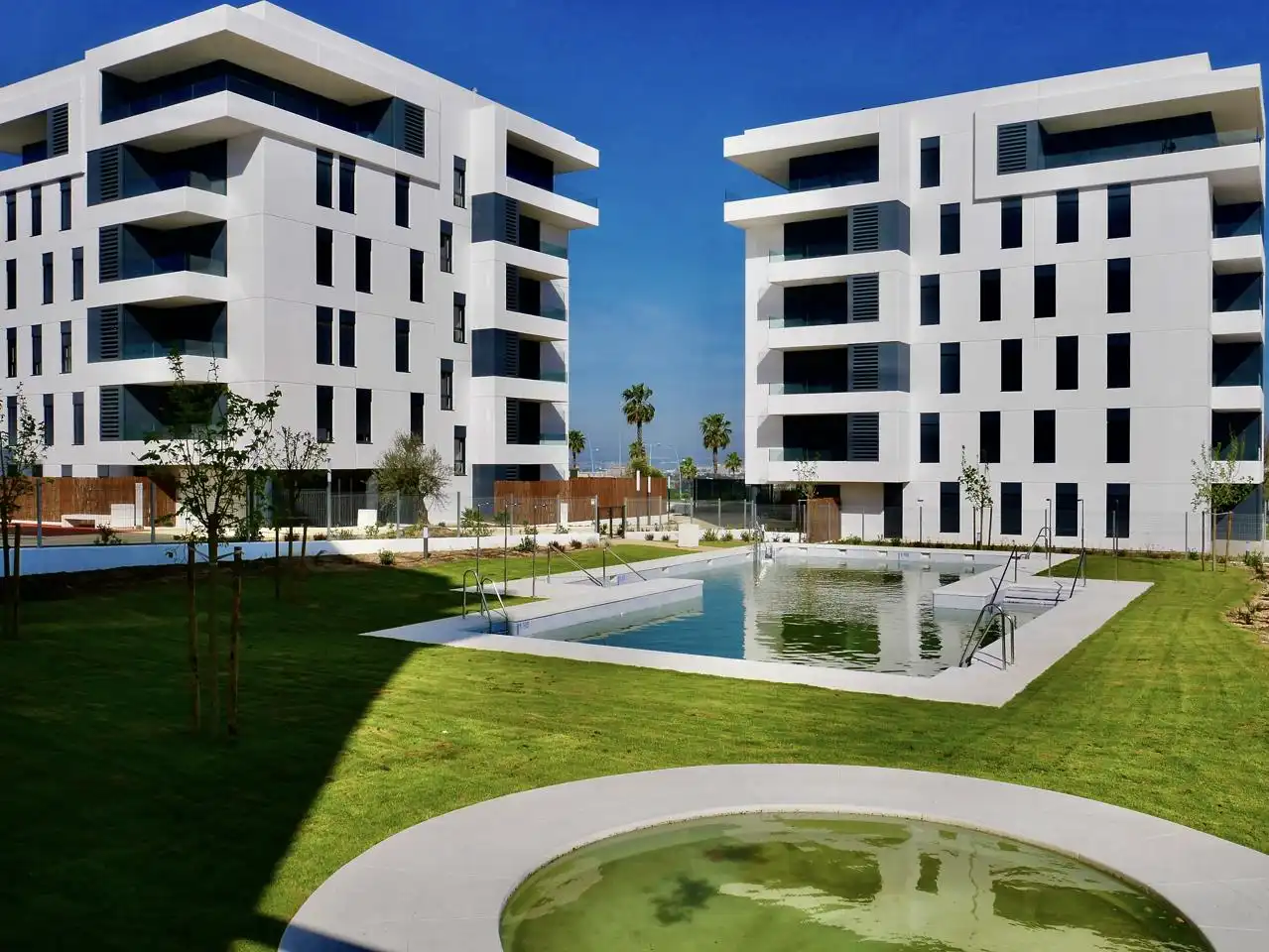 Flat for rent in Ángel Ojeda Avilés, Entrenúcleos