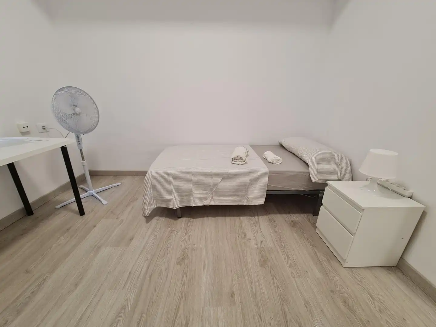 Room in Avenida Avenida Buenos Aires, La Salle - Cuatro Torres