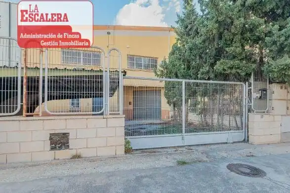 Nau industrial en venda a Campo Alto - Club de Campo