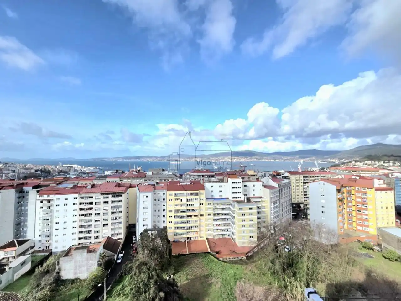 Außenansicht von Wohnung zum Verkauf in Vigo  mit Terrasse und Balkon