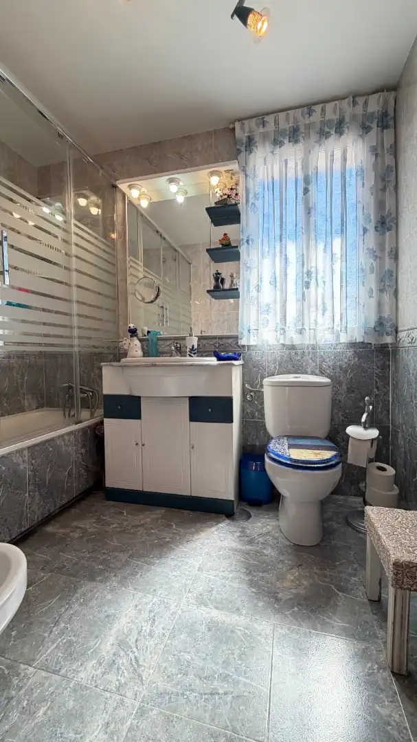 Baño de Casa o chalet en venta en Campo Real con Aire acondicionado, Calefacción y Jardín privado