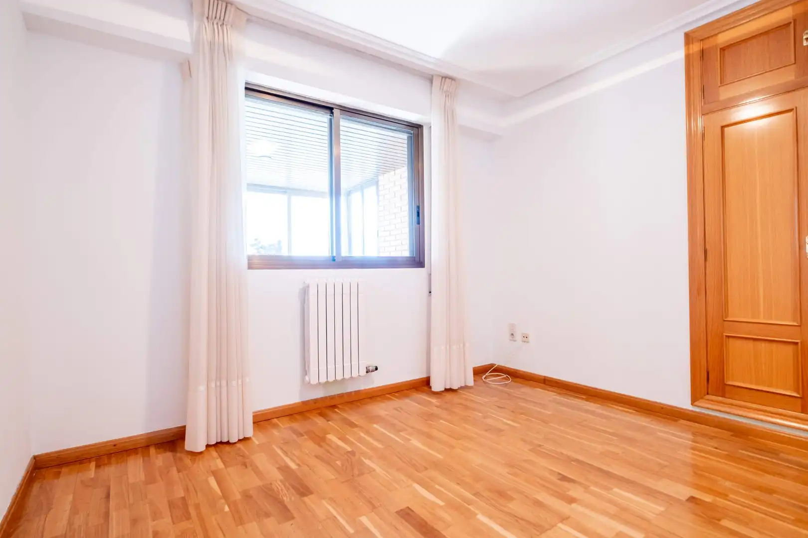 Bedroom of Flat for sale in Zaragoza  with Air Conditioner, Heating and Parquet flooring