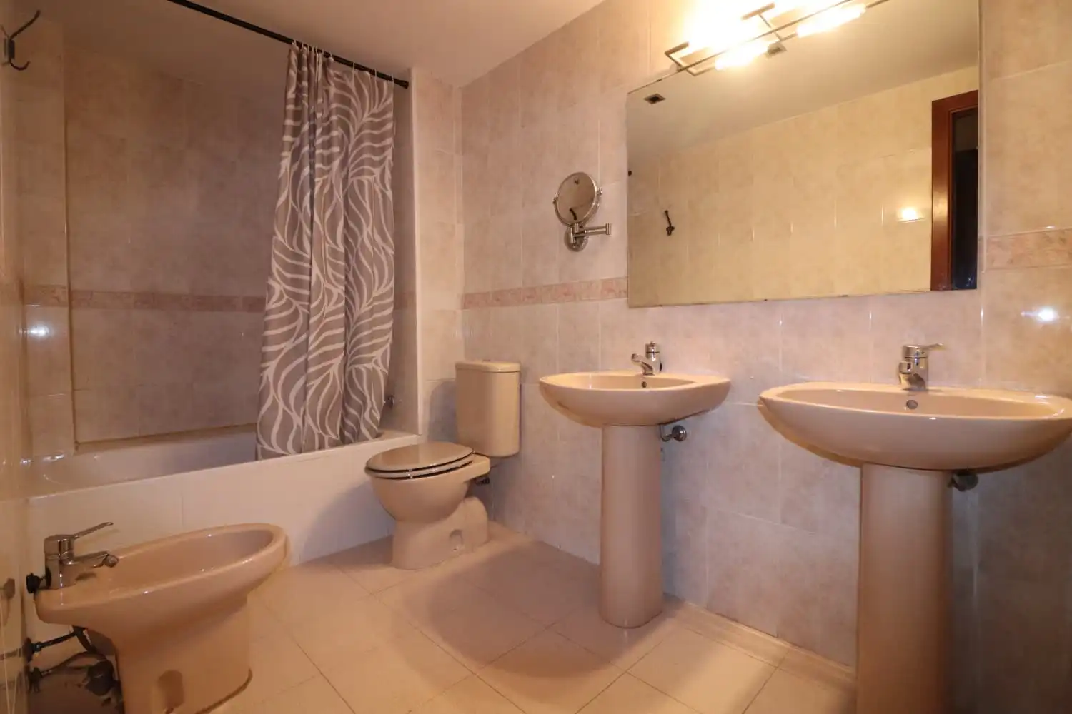Bathroom of Flat for sale in Parets del Vallès  with Air Conditioner, Heating and Furnished