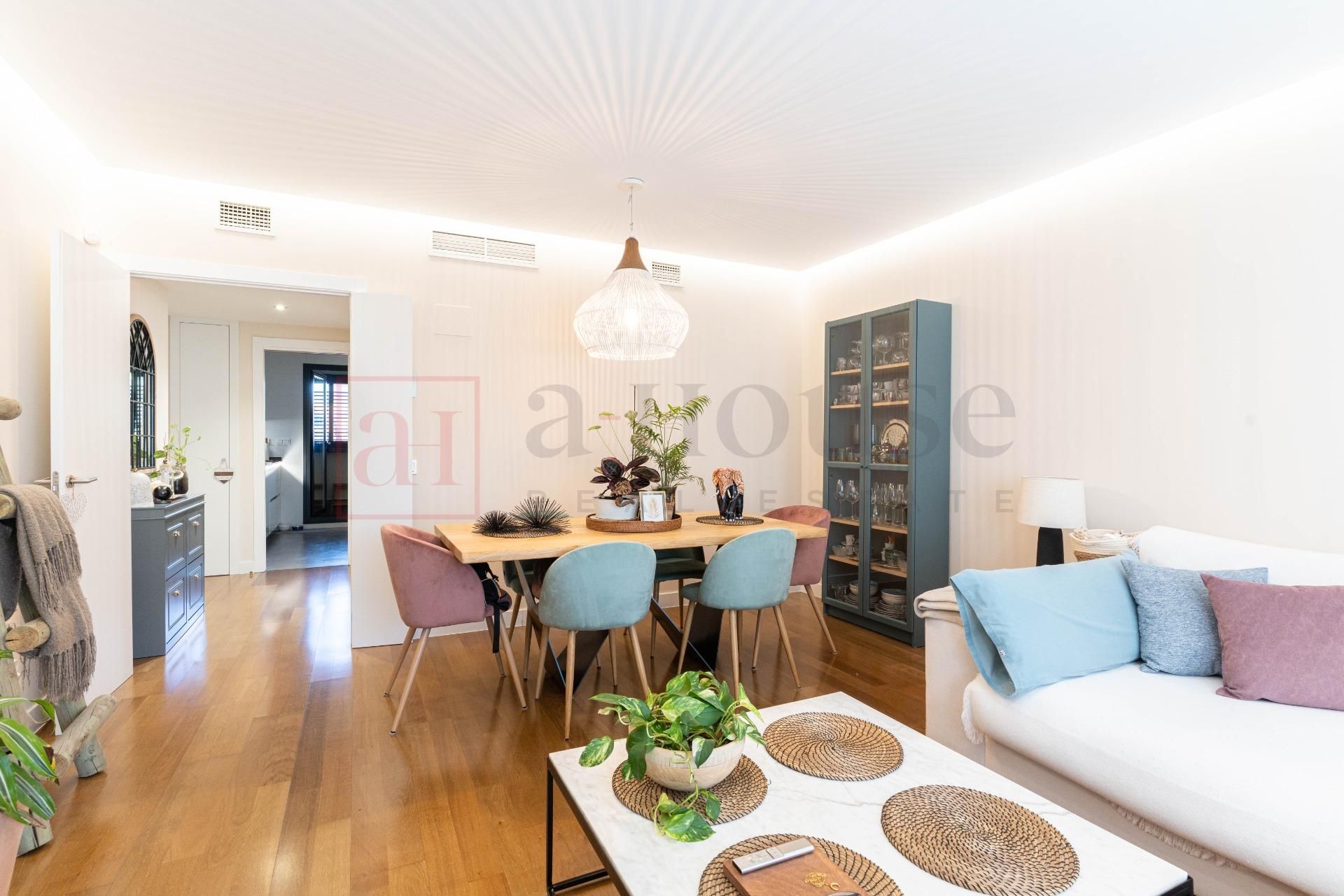 Living room of Flat for sale in  Madrid Capital  with Air Conditioner, Heating and Private garden