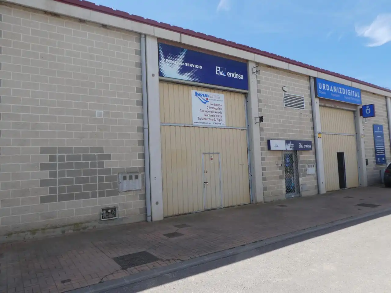 Außenansicht von Fabrikhallen zum Verkauf in Tudela
