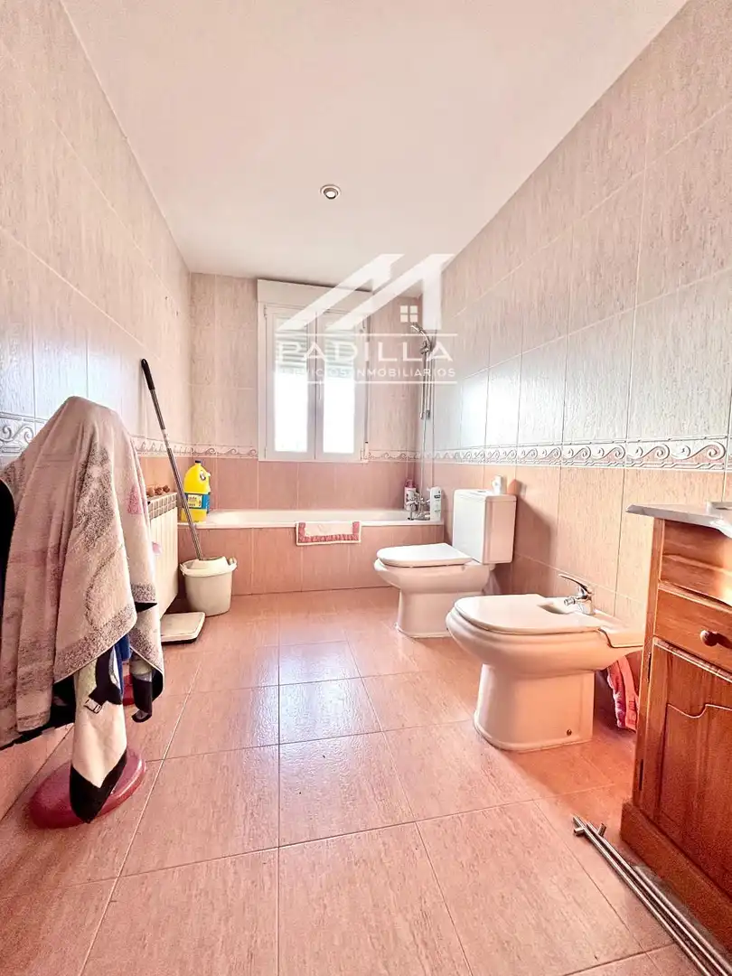 Bany de Casa o xalet en venda en El Viso de San Juan amb Calefacció, Terrassa i Piscina