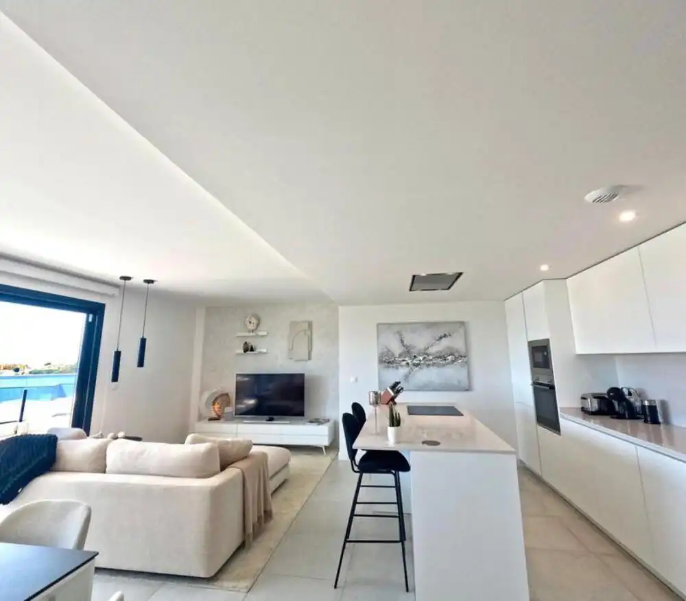 Sala d'estar de Apartament de lloguer en Estepona amb Aire condicionat, Terrassa i Traster