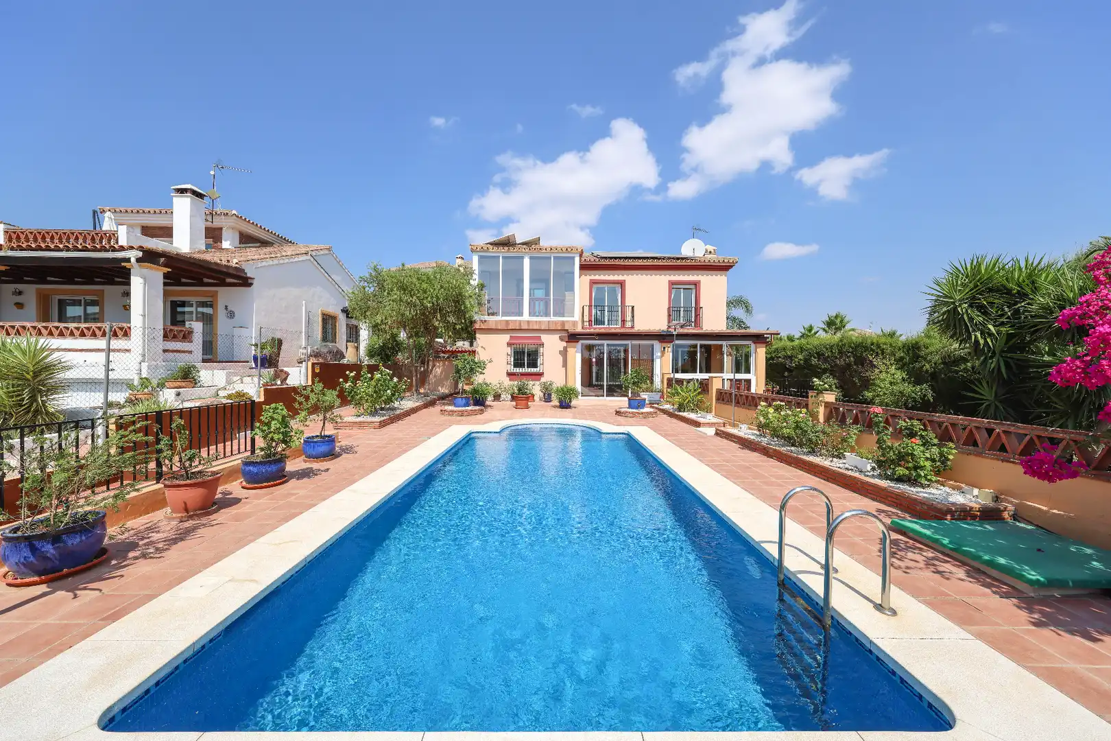 Garden of Houses for sale in Coín