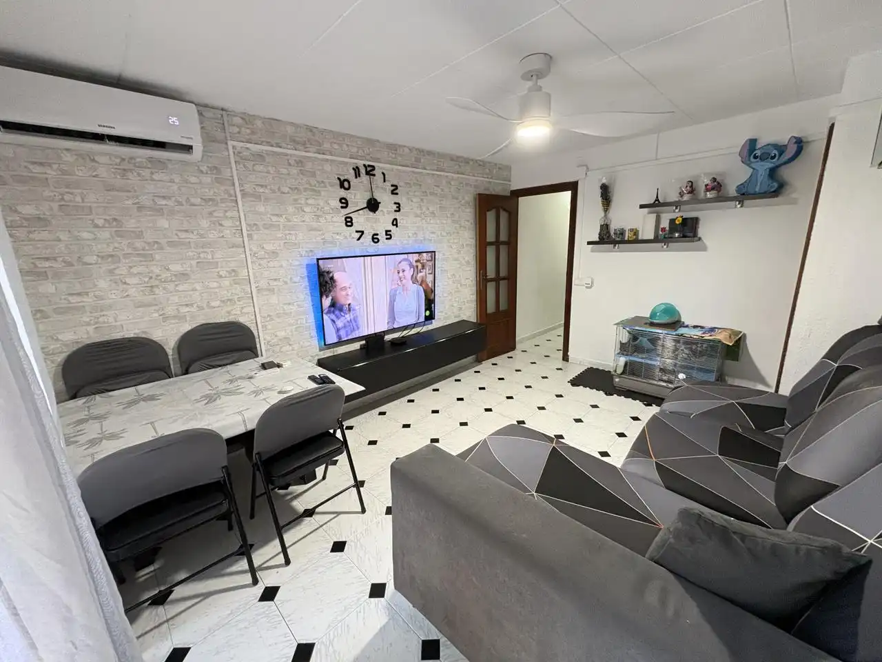 Sala d'estar de Pis en venda en Barcelona amb Aire condicionat i Terrassa