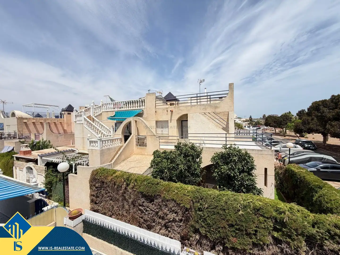Vista exterior de Casa o xalet en venda en Torrevieja amb Aire condicionat, Terrassa i Traster