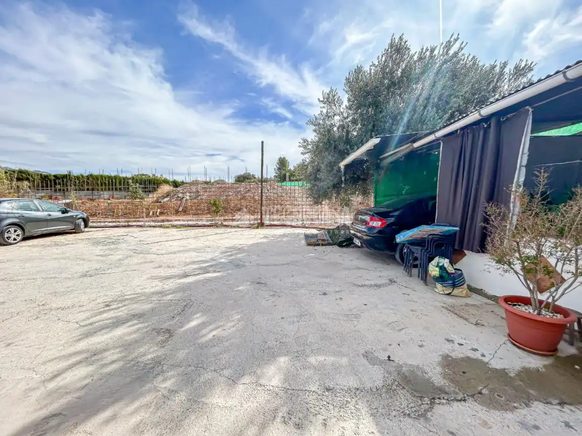 Aparcament de Finca rústica en venda en Peligros amb Aire condicionat