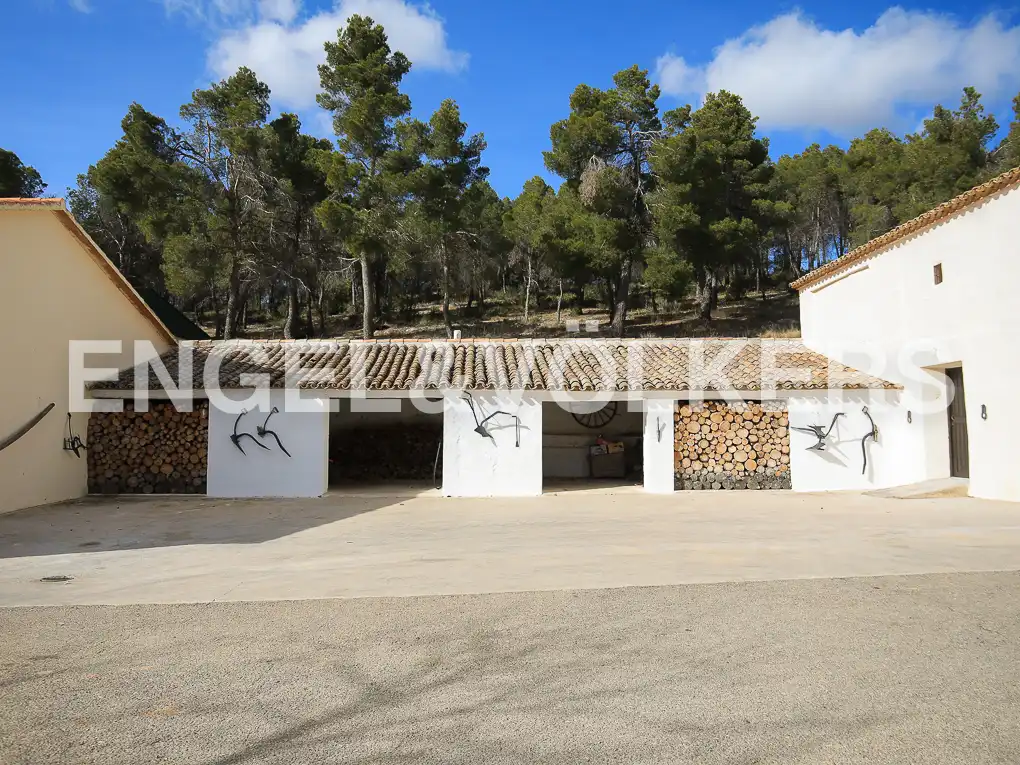 Vista exterior de Finca rústica en venda en Ayora amb Calefacció, Jardí privat i Terrassa