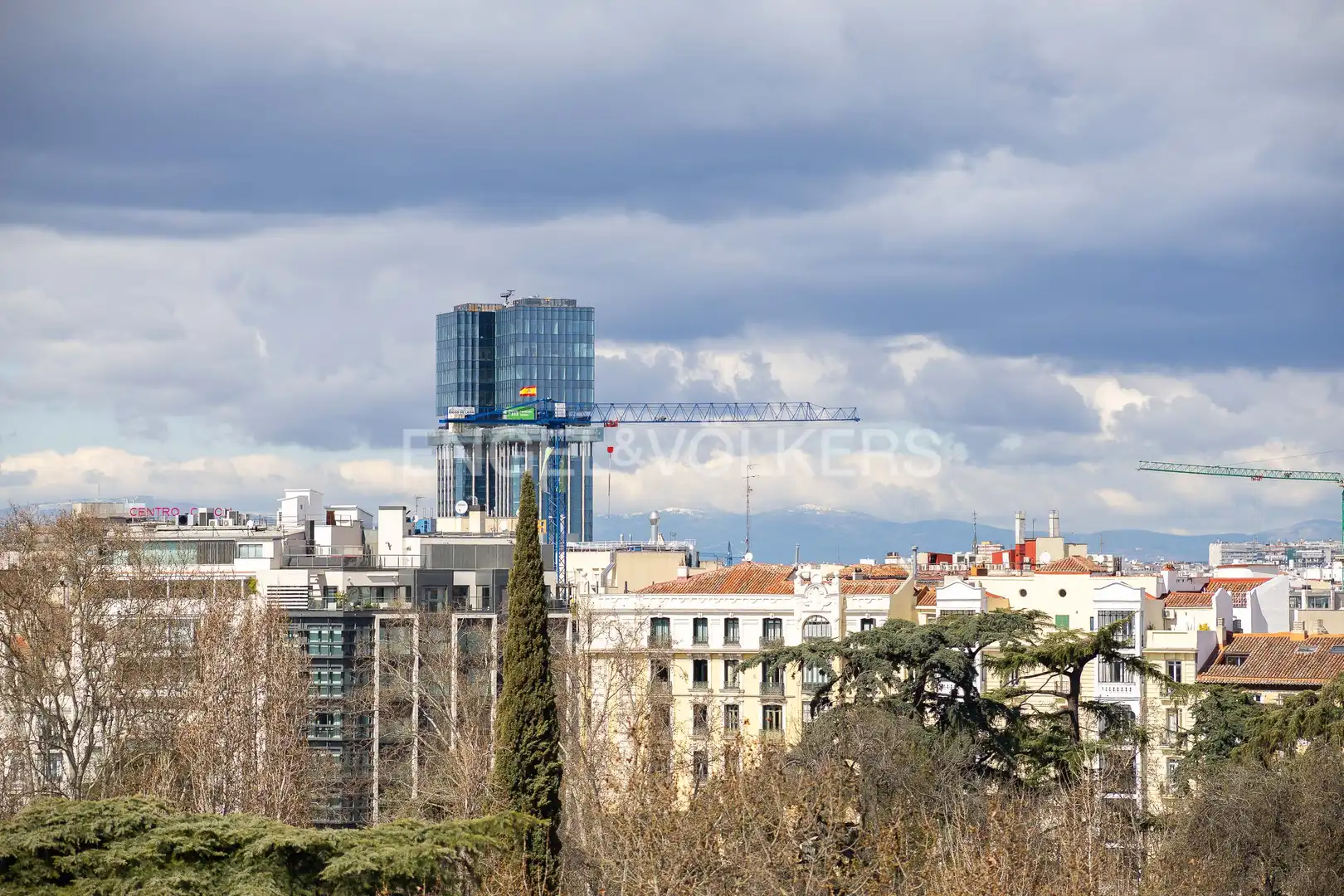 Außenansicht von Wohnung zur Miete in Madrid mit Klimaanlage, Heizung und Parkett