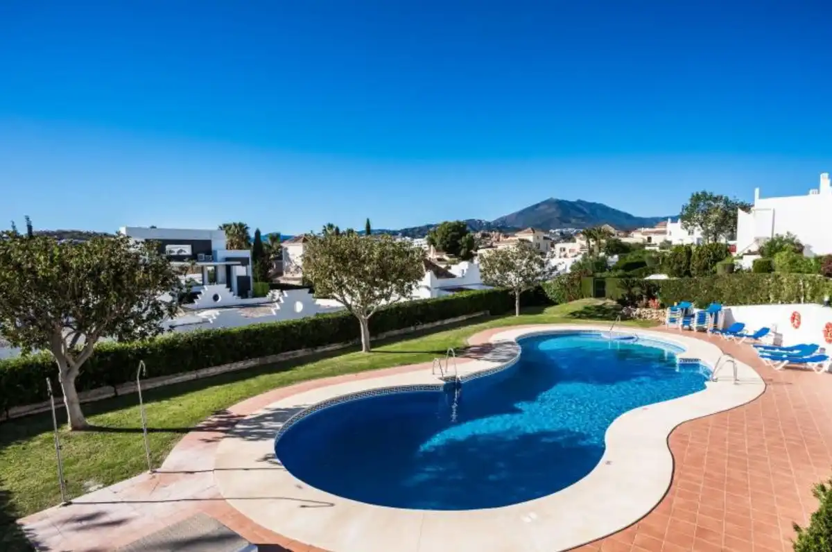 Adosado con piscina en venta en Nueva Andalucía, imagen 2