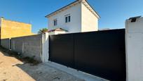 Vista exterior de Casa o xalet en venda en Villafranca de Ebro amb Jardí privat, Traster i Piscina