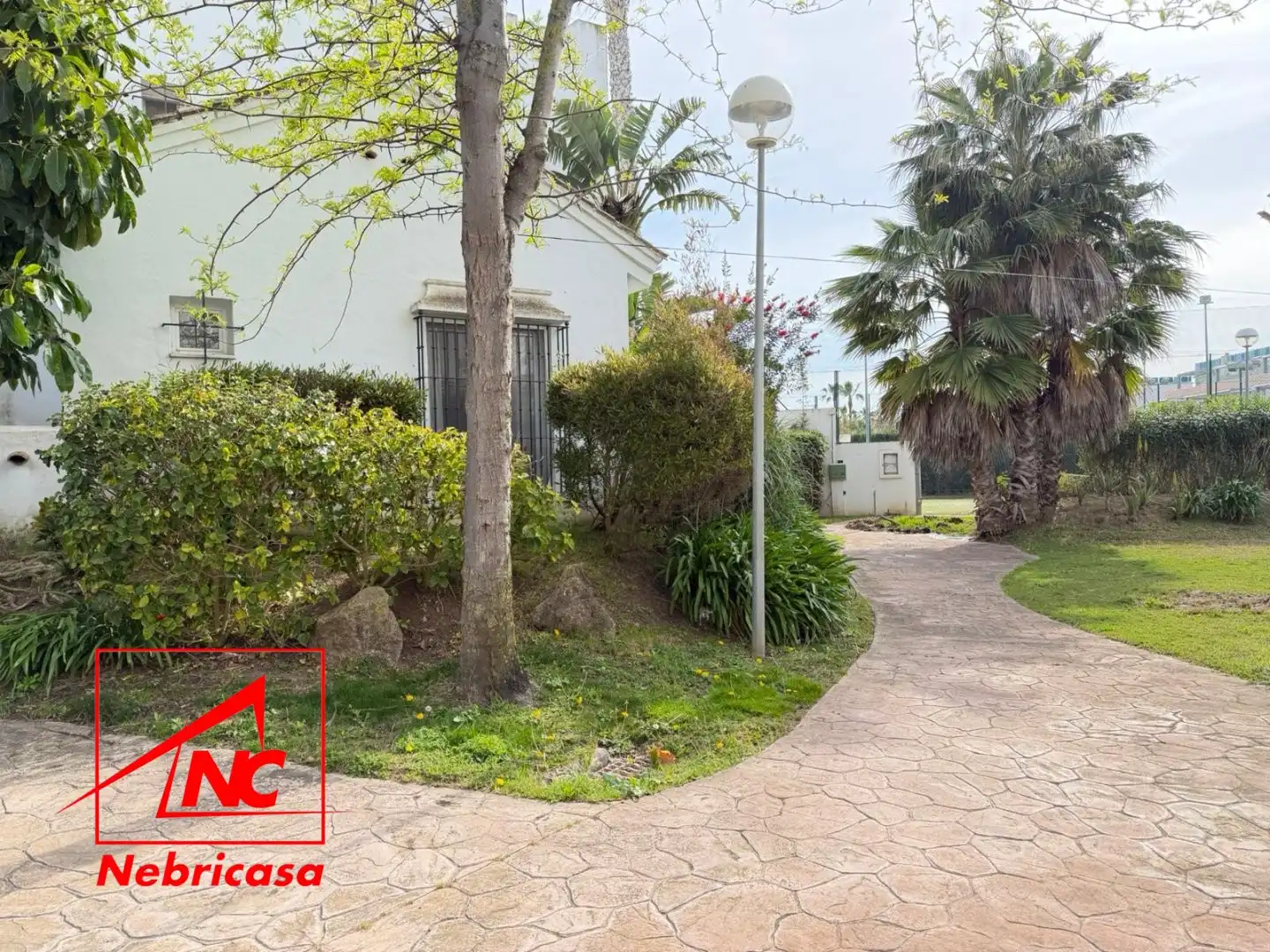 Vista exterior de Piso en venta en Chipiona con Aire acondicionado, Trastero y Piscina