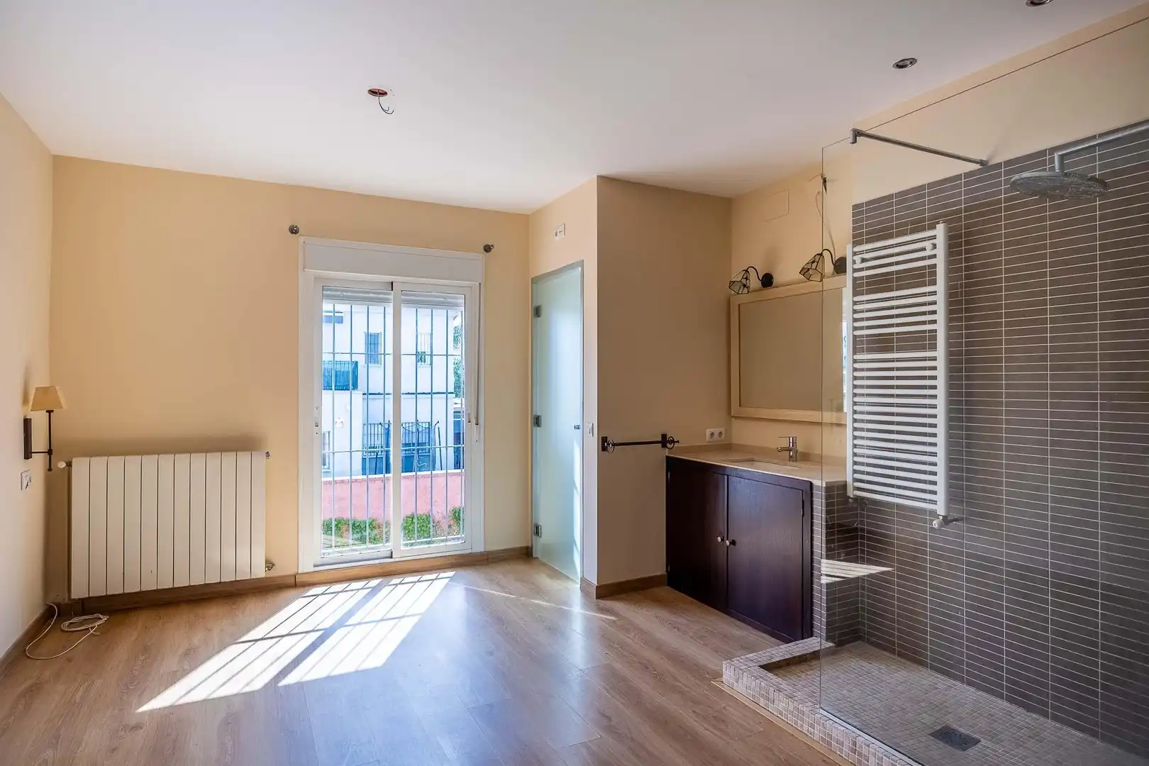 Habitación de Casa adosada de alquiler en Espartinas con Aire acondicionado, Calefacción y Jardín privado