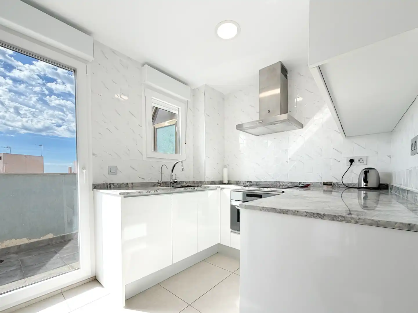 Cuina de Apartament en venda en El Campello amb Aire condicionat i Terrassa