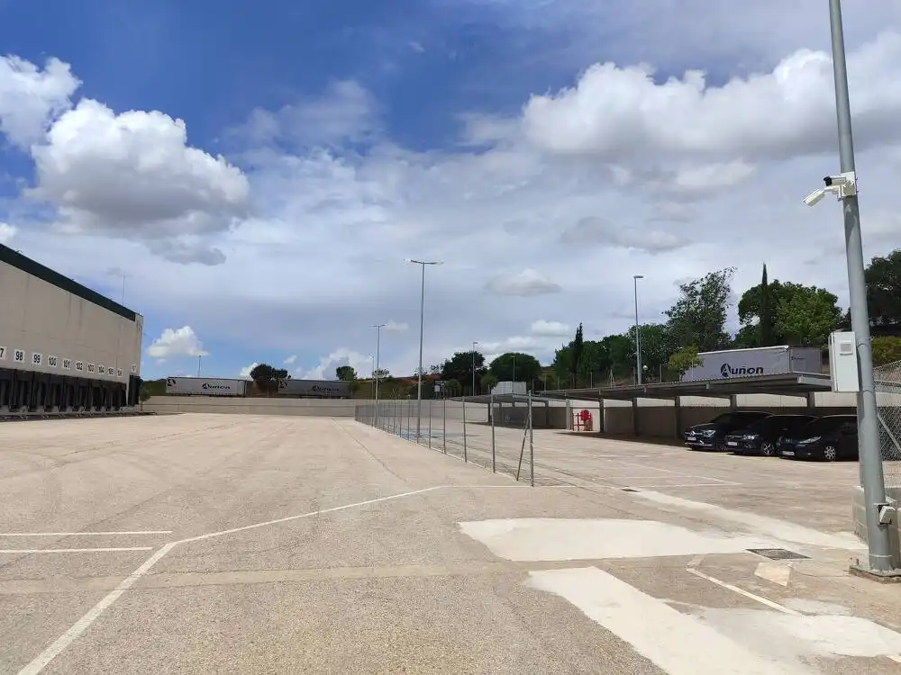 Parkplatz von Fabrikhallen zur Miete in Camarma de Esteruelas