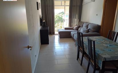 Living room of Flat for sale in  Sevilla Capital