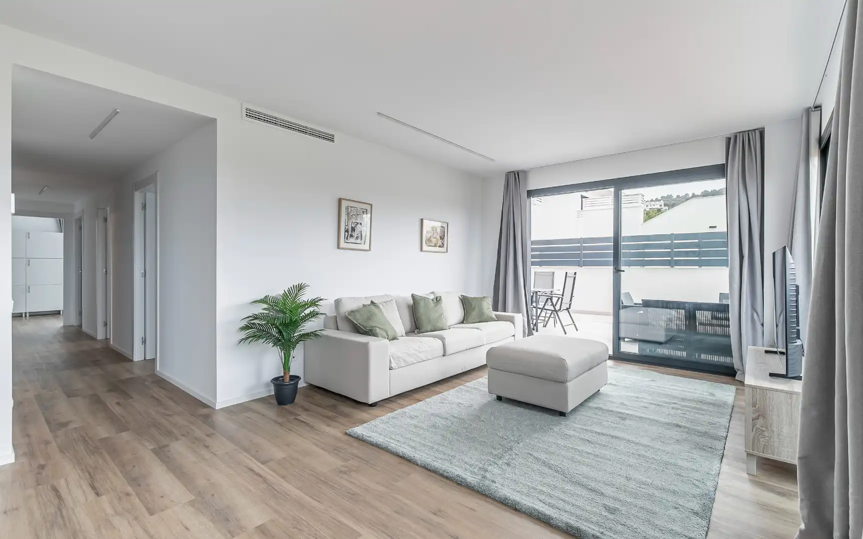 Sala de estar de Piso de alquiler en Sant Boi de Llobregat con Aire acondicionado, Calefacción y Jardín privado
