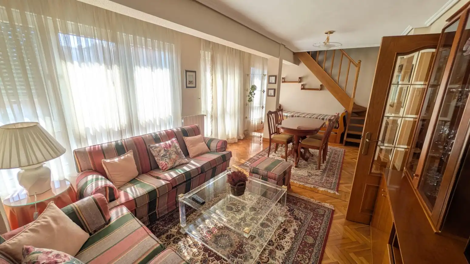 Wohnzimmer von Dachboden zur Miete in Santander mit Heizung, Parkett und Möbliert
