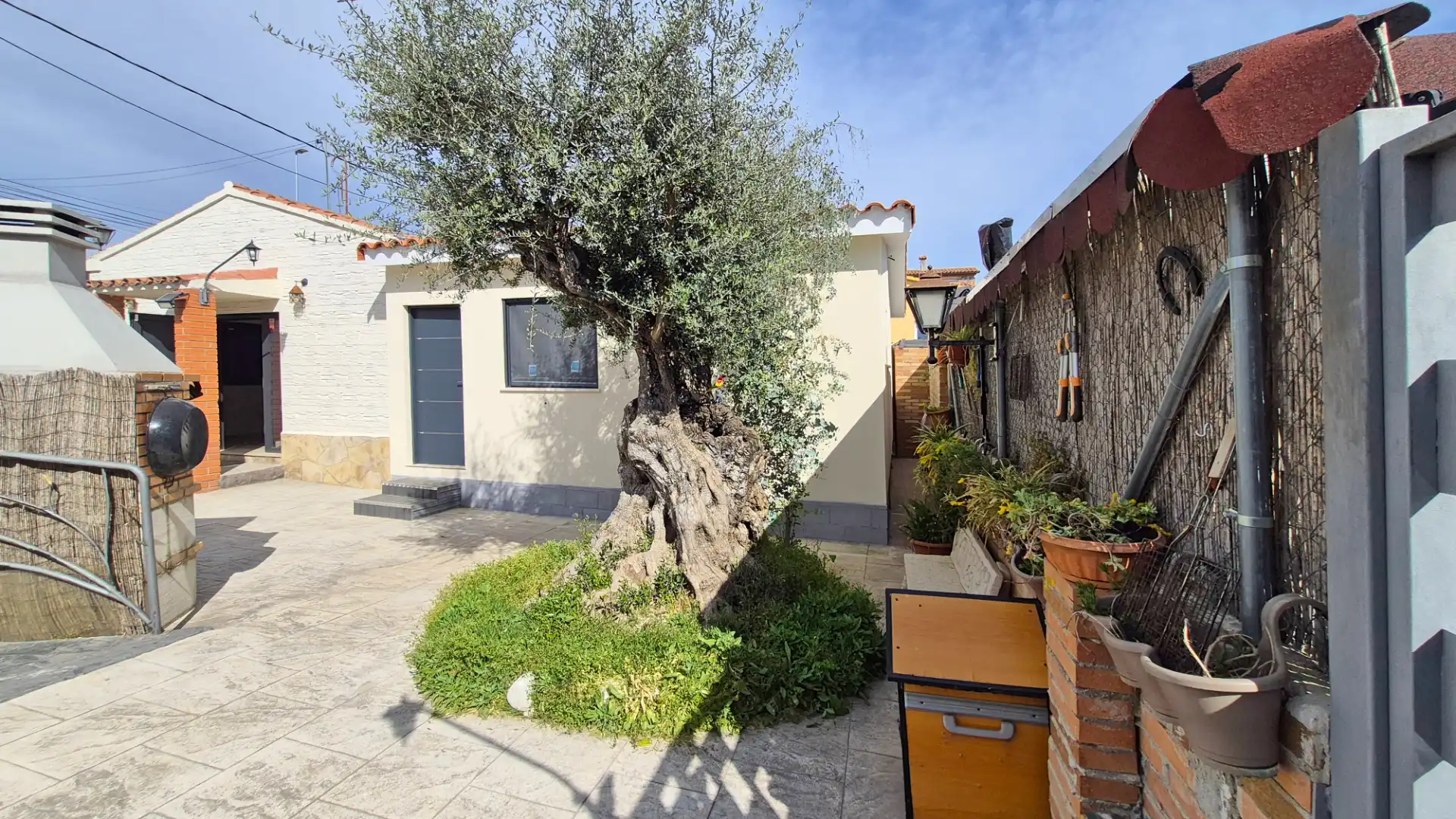 Vista exterior de Casa o chalet en venta en Rubí con Aire acondicionado, Calefacción y Jardín privado