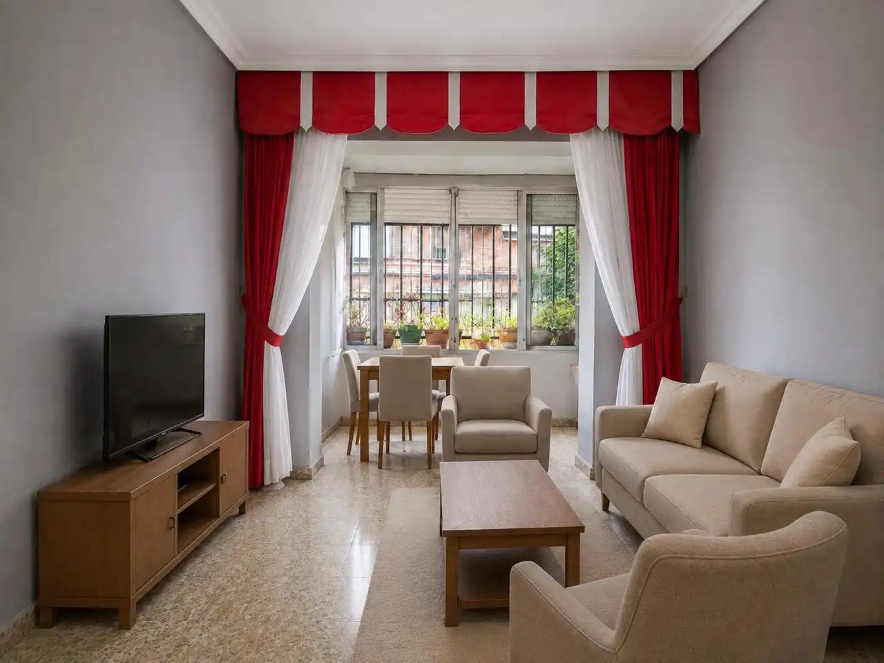 Sala de estar de Planta baja en venta en San Juan de Aznalfarache con Trastero y Amueblado